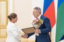 Александр Моор вручил награды лучшим педагогам Тюменской области