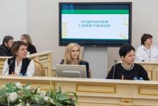 Александр Моор вручил награды лучшим педагогам Тюменской области