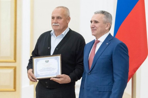 Александр Моор вручил награды лучшим педагогам Тюменской области