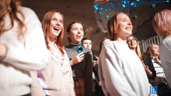 Александр Моор поздравил студентов Тюменской области с посвящением в первокурсники