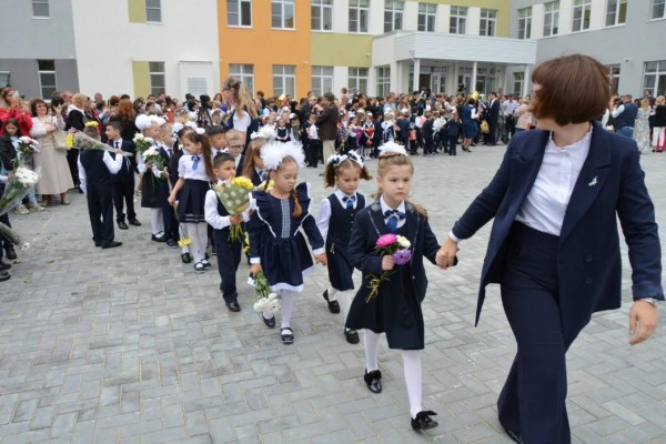 Депутаты гордумы поздравили тюменских педагогов с Днем учителя