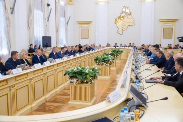 Реализовать по одному инвестпроекту предложил участникам ТПП Тюменской области Александр Моор