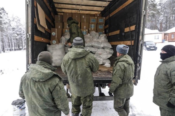 Зимнюю одежду и обувь доставили мобилизованным бойцам из Тюменской области