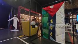 Арт-объекты в виде флагов-одеял создали к открытию театрального фестиваля "Кто ты и откуда?" в Тюмени