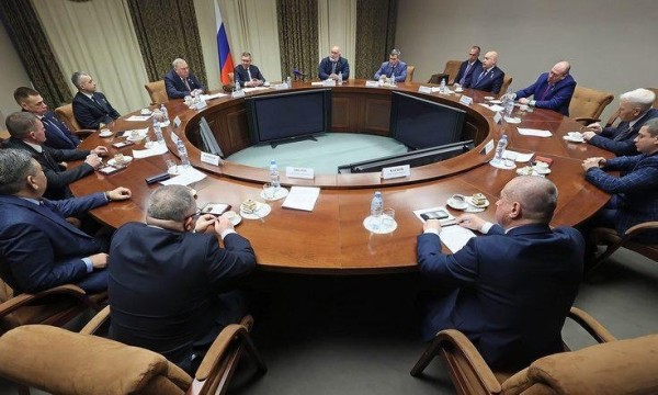 Герои России на встрече с Владимиром Якушевым рассказали о работе по патриотическому воспитанию в регионах