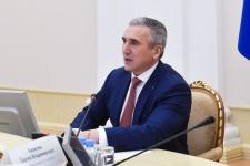 Александр Моор поздравил победителей и призеров двух Национальных чемпионатов профмастерства