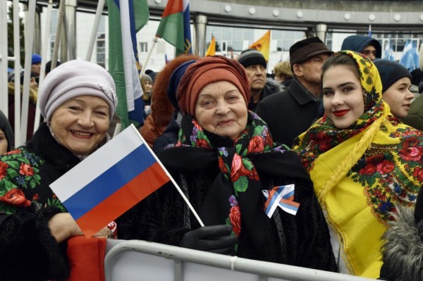 Александр Моор поздравил тюменцев с Днем народного единства