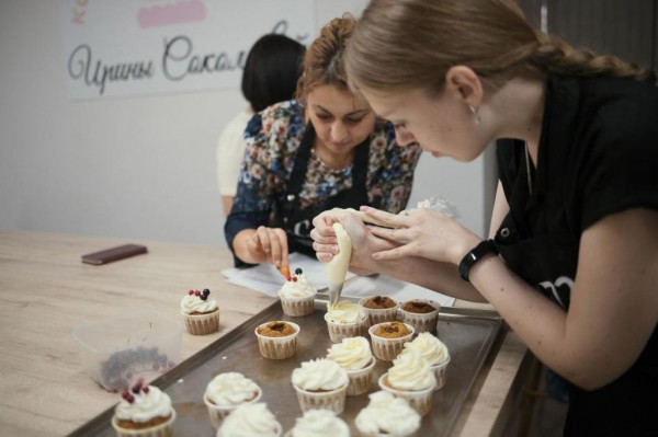 Тюменских самозанятых из индустрии HoReCa научат продвигать продукцию накануне Нового года