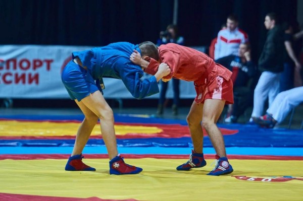 Турнир по самбо собрал более 400 спортсменов Тюменской области 