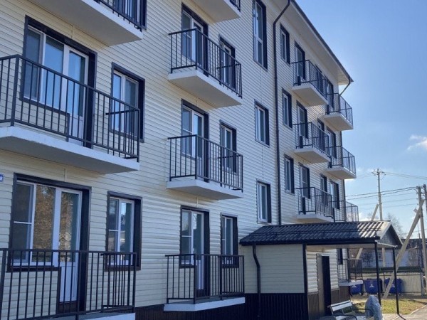 В новый 28-квартирный дом в Тюменском районе из аварийного жилья переедут 127 человек 