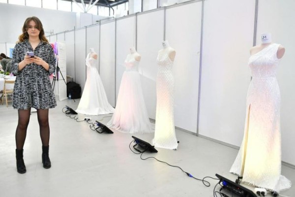 Тюменские конфеты и свадебные платья представят на электронной площадке Epinduo