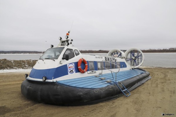 В Увате для перевозки людей через Иртыш подготовили судно на воздушной подушке