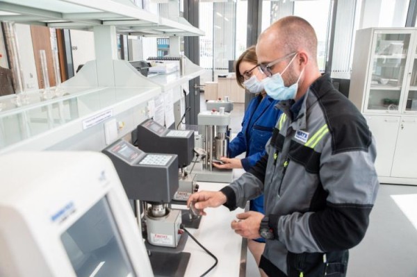 Магистранты ТюмГУ изучают геомеханическое моделирование в лабораториях "НОВАТЭК НТЦ"