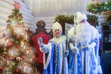 Резиденция Деда Мороза приняла первых гостей на площади 400-летия Тюмени Резиденция Деда Мороза приняла первых гостей на площади 400-летия Тюмени