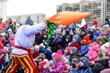 Резиденция Деда Мороза приняла первых гостей на площади 400-летия Тюмени Резиденция Деда Мороза приняла первых гостей на площади 400-летия Тюмени