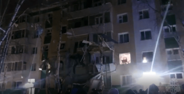 В Нижневартовске обрушились два этажа многоэтажки, есть погибшие