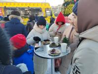 Бифштекс из оленины и стерлядь под икорным соусом: в Тюмени прошли съемки программы "Повара на колесах"