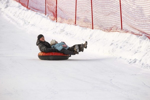 В Тюмени на Воронинских горках проложили самые длинные в городе тюбинг-трассы В Тюмени на Воронинских горках проложили самые длинные в городе тюбинг-трассы