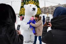 Резиденция Деда Мороза приняла первых гостей на площади 400-летия Тюмени Резиденция Деда Мороза приняла первых гостей на площади 400-летия Тюмени