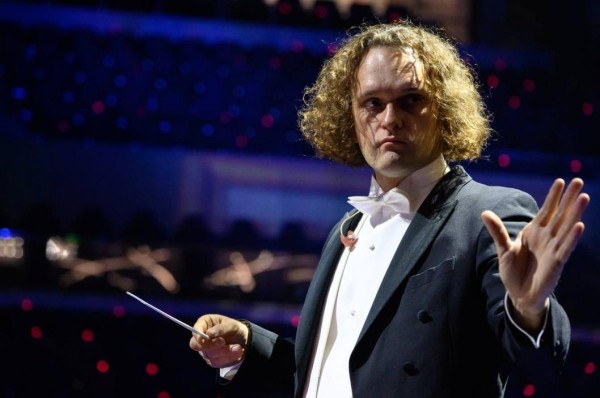 Фигуристы, акробаты, вокалисты и музыканты встретятся на "Зимнем вечере в Тюмени"