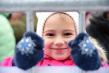 Резиденция Деда Мороза приняла первых гостей на площади 400-летия Тюмени Резиденция Деда Мороза приняла первых гостей на площади 400-летия Тюмени