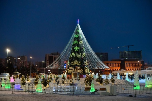 Сказочный ледовый лес с богатырями и заячьей семьей откроют в Тюмени 