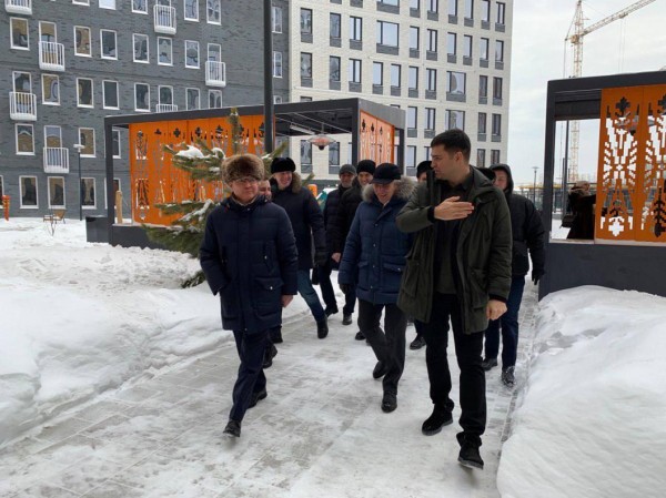 Владимир Якушев, Никита Стасишин и Александр Моор осмотрели первый дом в ЖК "Плеханово"