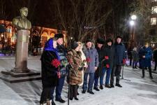 Памятник Сергею Корепанову открыли в Салехарде 