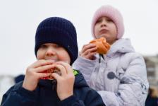 Резиденция Деда Мороза приняла первых гостей на площади 400-летия Тюмени Резиденция Деда Мороза приняла первых гостей на площади 400-летия Тюмени