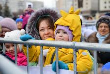 Резиденция Деда Мороза приняла первых гостей на площади 400-летия Тюмени Резиденция Деда Мороза приняла первых гостей на площади 400-летия Тюмени