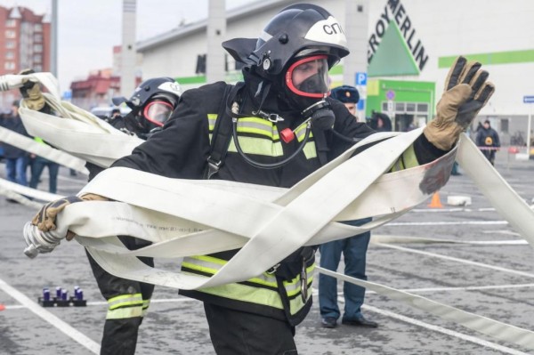 Александр Моор: спасатели вносят весомый вклад в обеспечение безопасности области и земляков