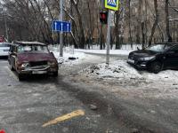 В Тюмени на перекрестке Профсоюзной и Советской Hyundai отбросило на пешеходов 