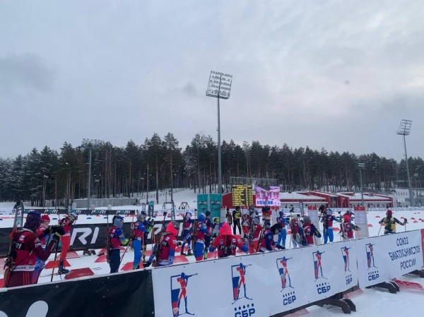 Алимбекова обошла югорчанок и тюменку в гонке преследования III этапа Кубка России по биатлону в Тюмени Алимбекова обошла югорчанок и тюменку в гонке преследования III этапа Кубка России по биатлону в Тюмени