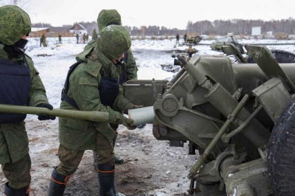 Тюменцы из ремонтно-эвакуационного полка получили посылки от близких