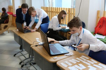 Шесть тюменских школьников стали участниками февральской естественнонаучной образовательной программы