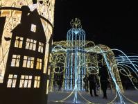 Ледовый городок создают скульпторы на площади 400-летия Тюмени