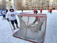 В Тюмени перед первенством города провели тренировочные матчи по хоккею с мячом в валенках