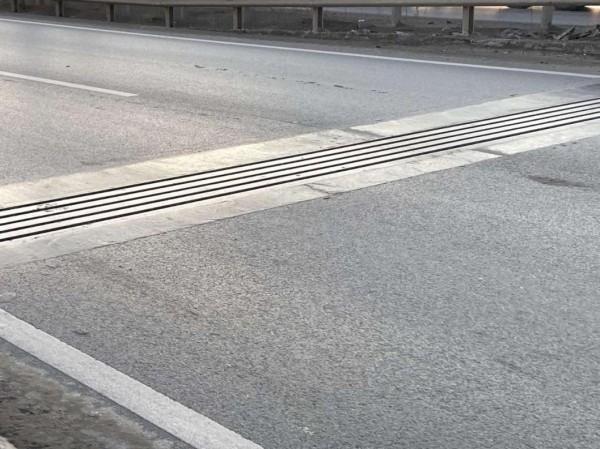 На Обходе Тюмени в направлении Лесобазы перекрыта полоса движения