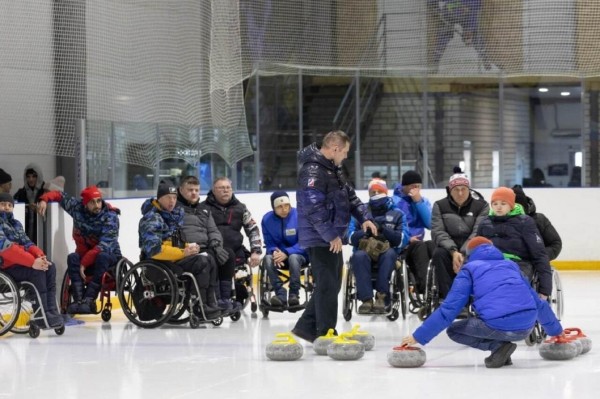 Турнир по керлингу в Тюмени объединил спортсменов из ДНР и Тюменской области 