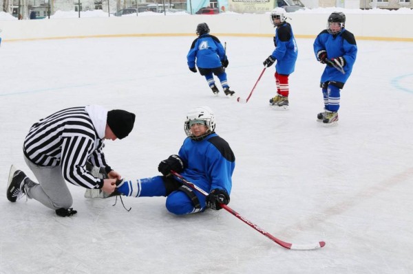 Максим Афанасьев призвал развивать в Тобольске дворовой хоккей Максим Афанасьев призвал развивать в Тобольске дворовой хоккей