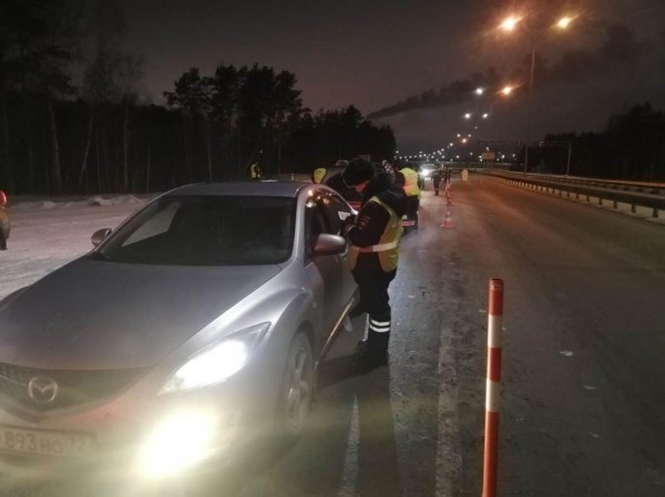Тюменские госавтоинспекторы провели сплошные проверки водителей на трезвость