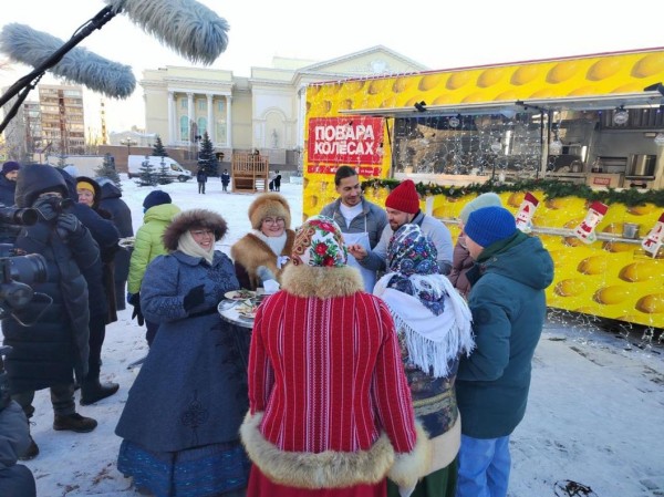 Бифштекс из оленины и стерлядь под икорным соусом: в Тюмени прошли съемки программы "Повара на колесах"