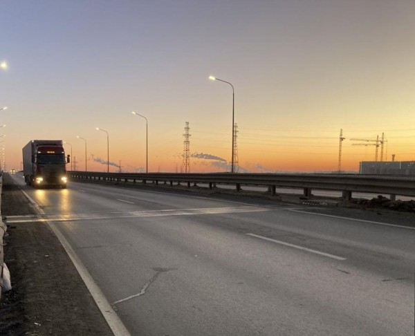 На Обходе Тюмени в направлении Лесобазы перекрыта полоса движения