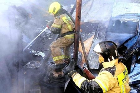 81 пожар произошел в Тюменской области в новогодние праздники, спасены два человека