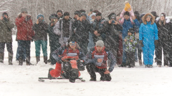 Победительница соревнований по унимото Snow Dogs под Тобольском передала первое место имениннику