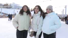 Иностранные студенты впервые встали на коньки в Тюмени 