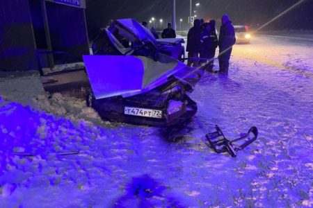 Водитель и пассажир легковушки погибли при столкновении с большегрузом в Тобольском районе