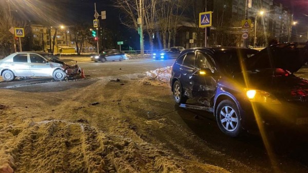 В Тюмени в ДТП пострадала годовалая пассажирка Renault Logan В Тюмени в ДТП пострадала годовалая пассажирка Renault Logan
