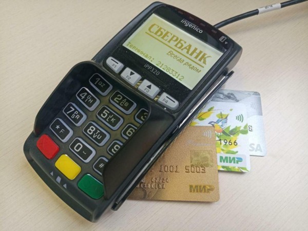 Тюменец пошел за покупками с чужой банковской картой