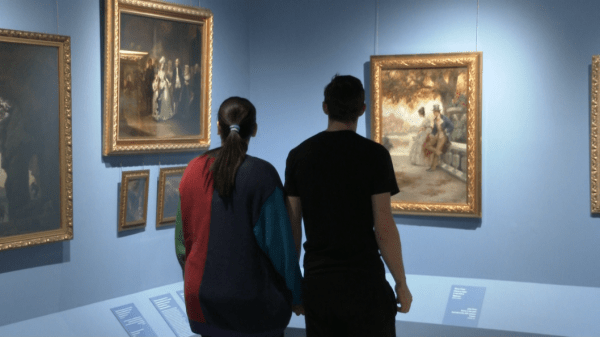 Экскурсии по выставке "Шедевры художественной коллекции" пользуются популярностью у тюменцев